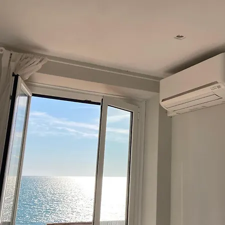 Дом отдыха Rosso Tramonto Luxury-white- Ladispoli, Lungomare Regina Elena 58 *
